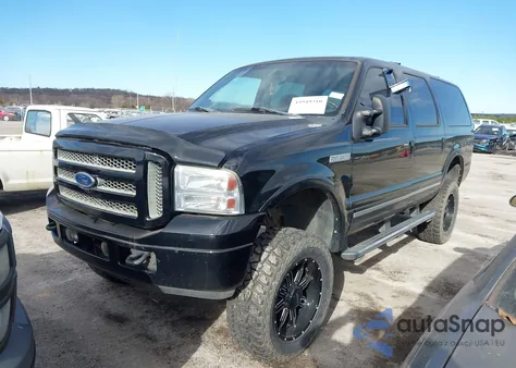2005 Ford Excursion Limited from USA, damaged, VIN 1FMSU43P55EA84335
